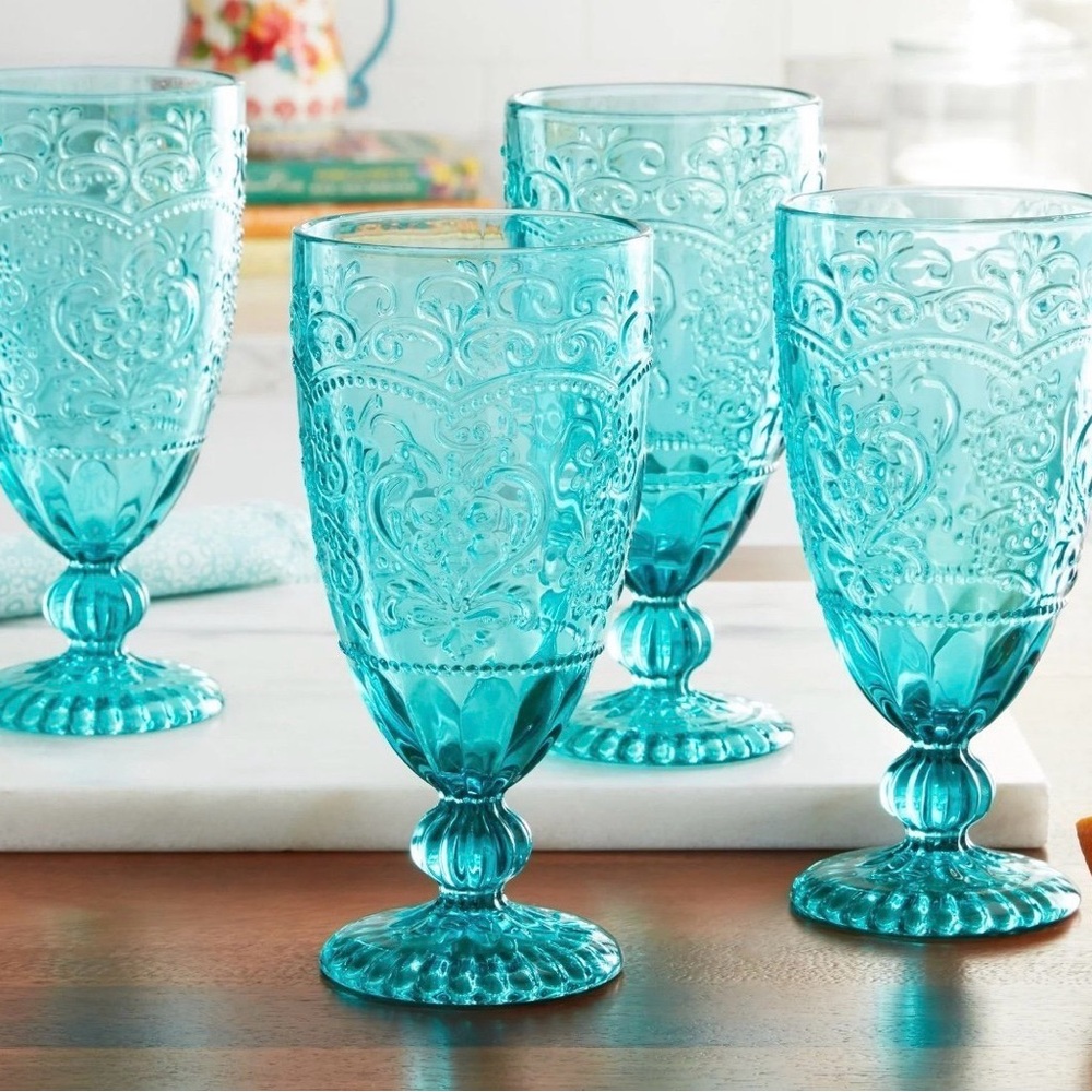 The Pioneer Woman Amelia 4-Piece 14.7-Ounce Goblet Set, Teal. In NEW condition